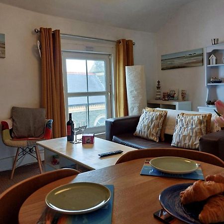 Salt Marsh Apartment Tywyn Bagian luar foto