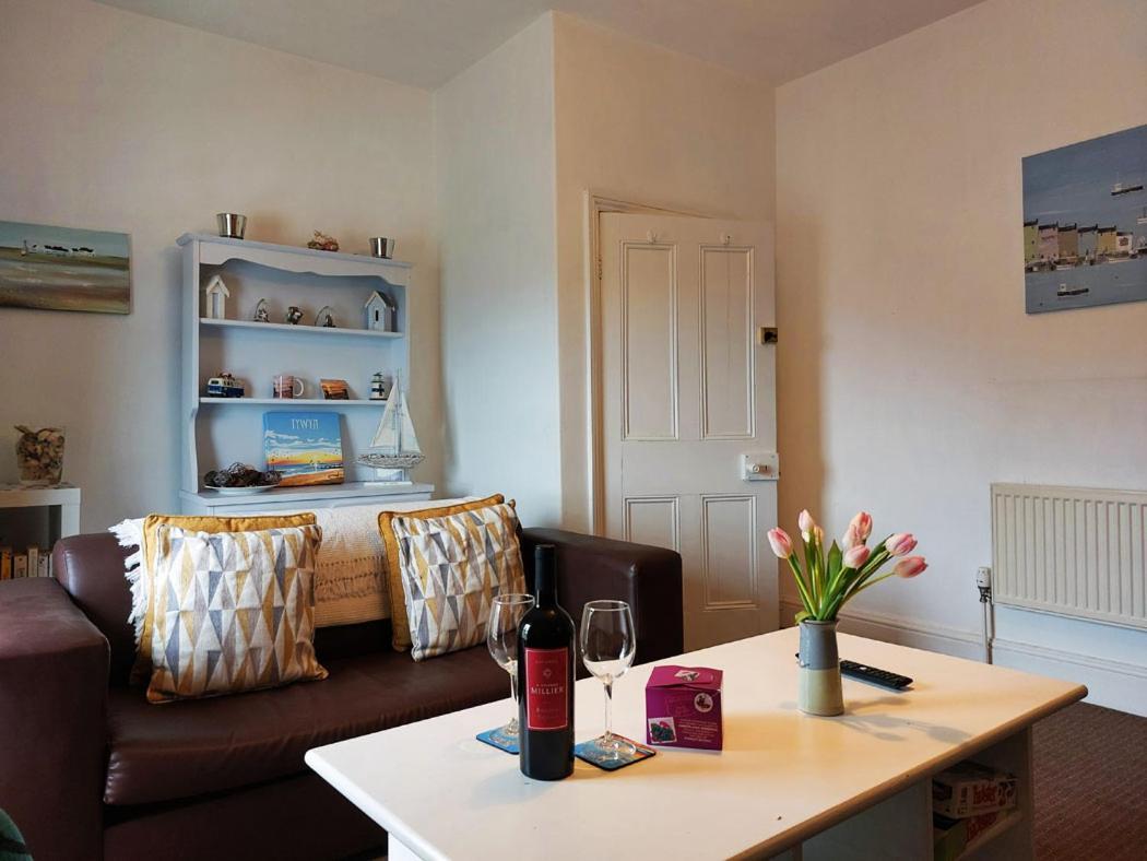 Salt Marsh Apartment Tywyn Bagian luar foto
