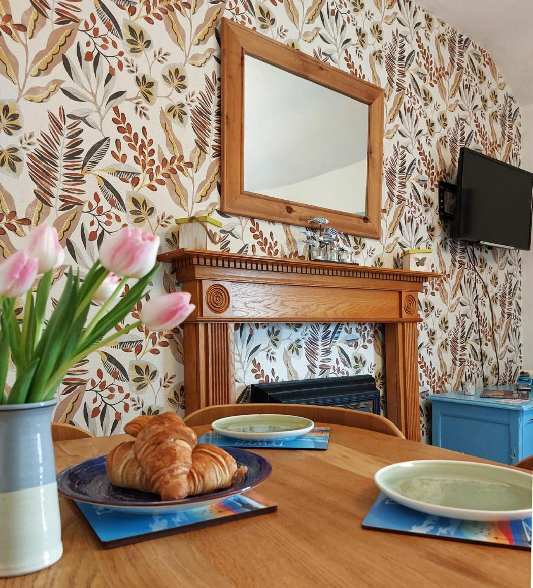 Salt Marsh Apartment Tywyn Bagian luar foto