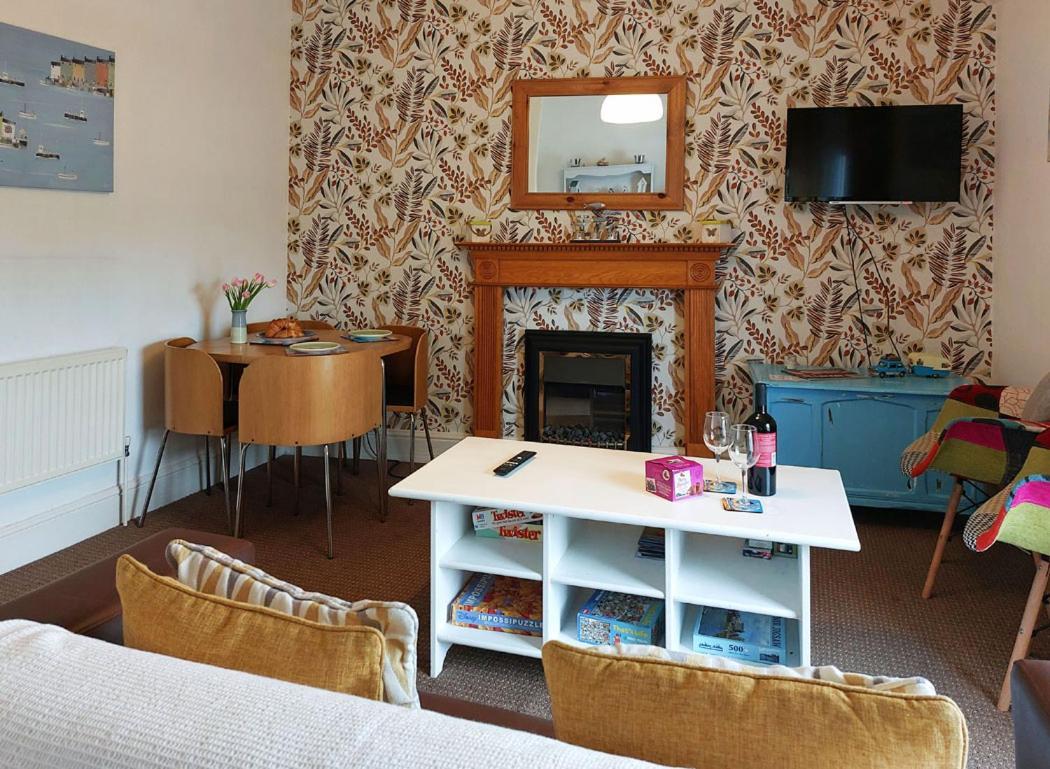 Salt Marsh Apartment Tywyn Bagian luar foto