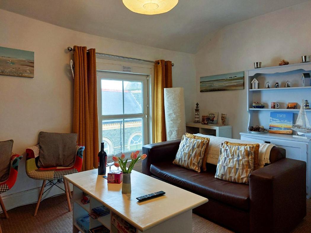 Salt Marsh Apartment Tywyn Bagian luar foto