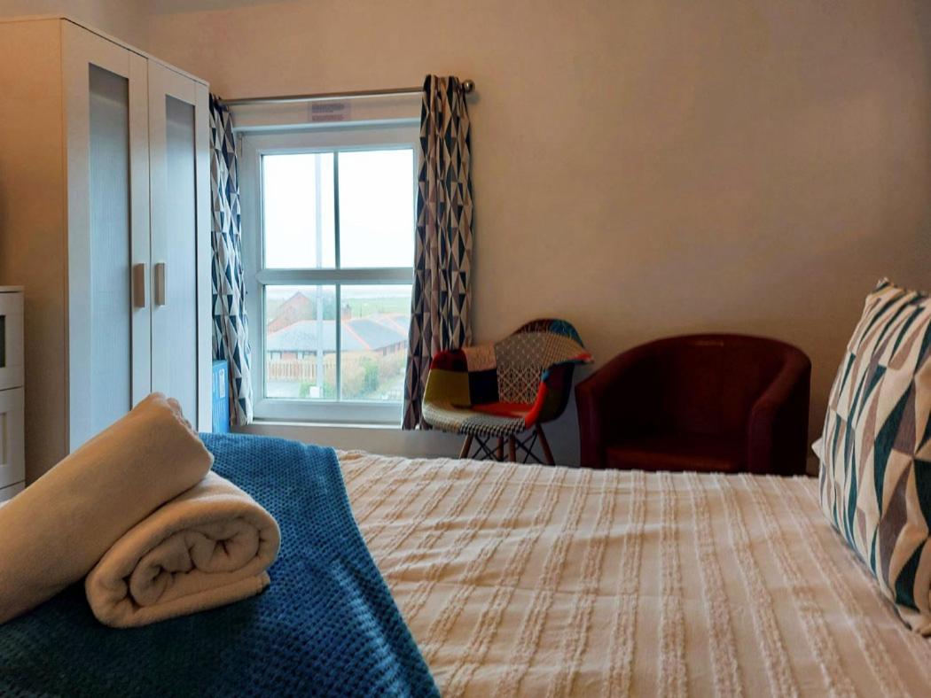 Salt Marsh Apartment Tywyn Bagian luar foto