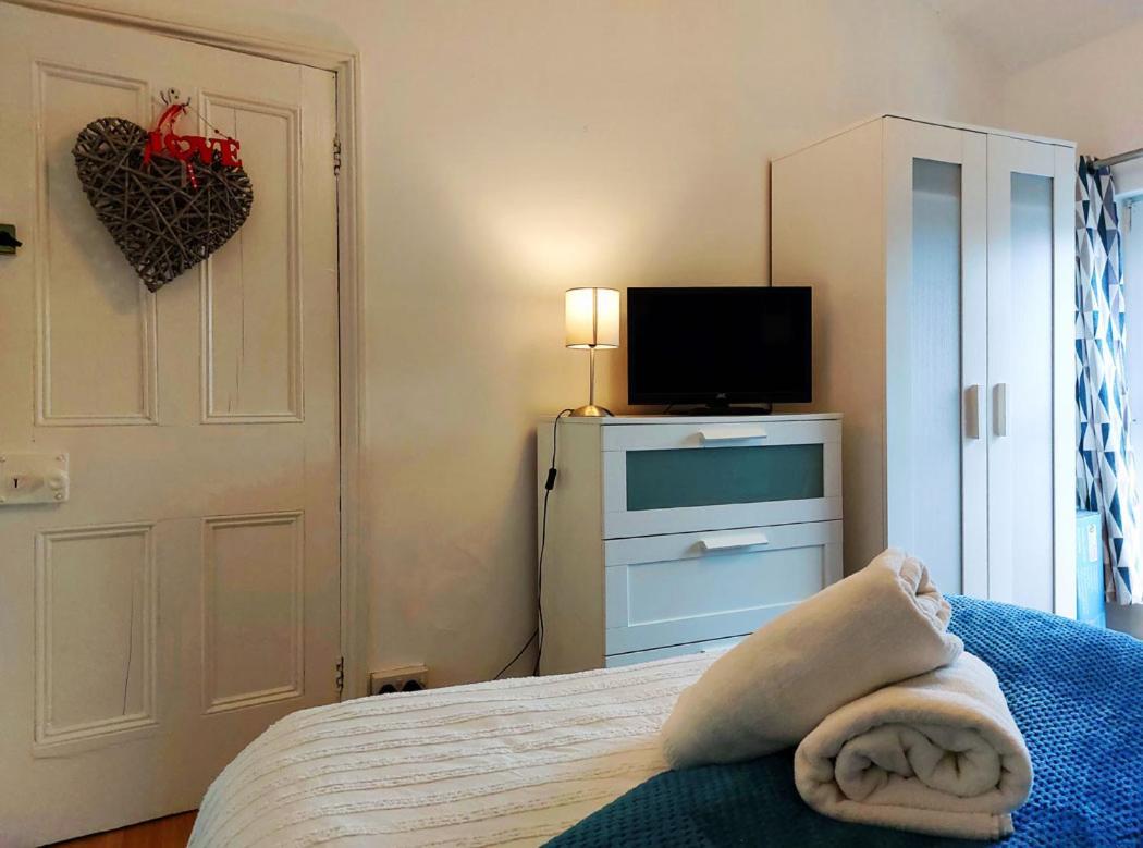 Salt Marsh Apartment Tywyn Bagian luar foto