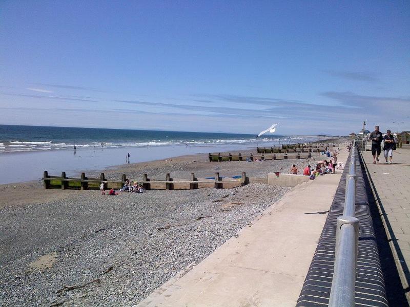 Salt Marsh Apartment Tywyn Bagian luar foto